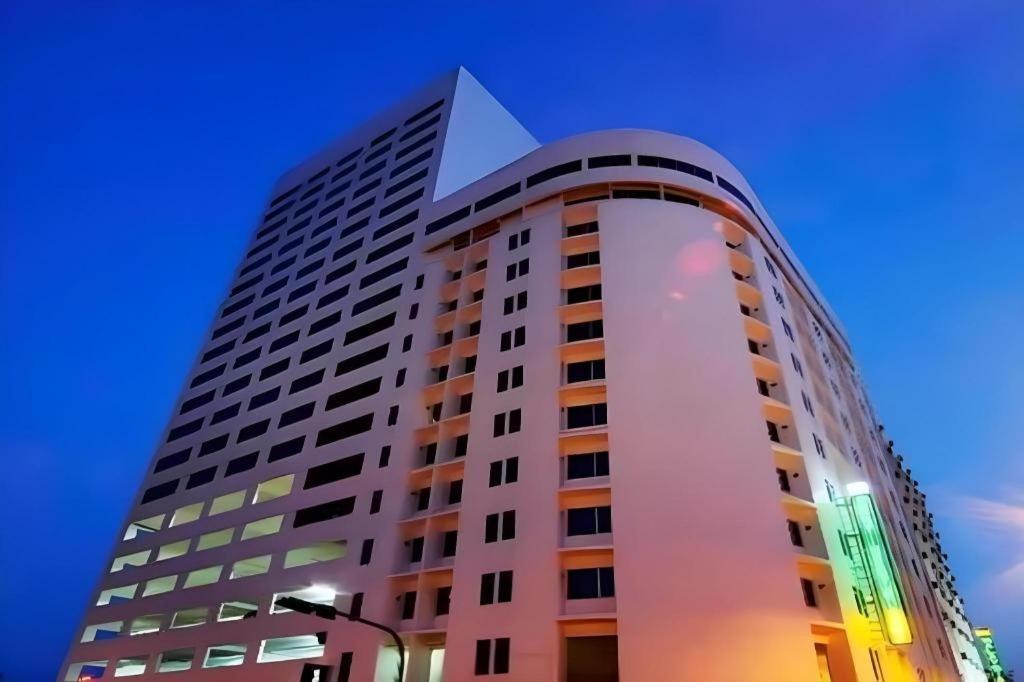 Hotel Continental Penang George Town Extérieur photo