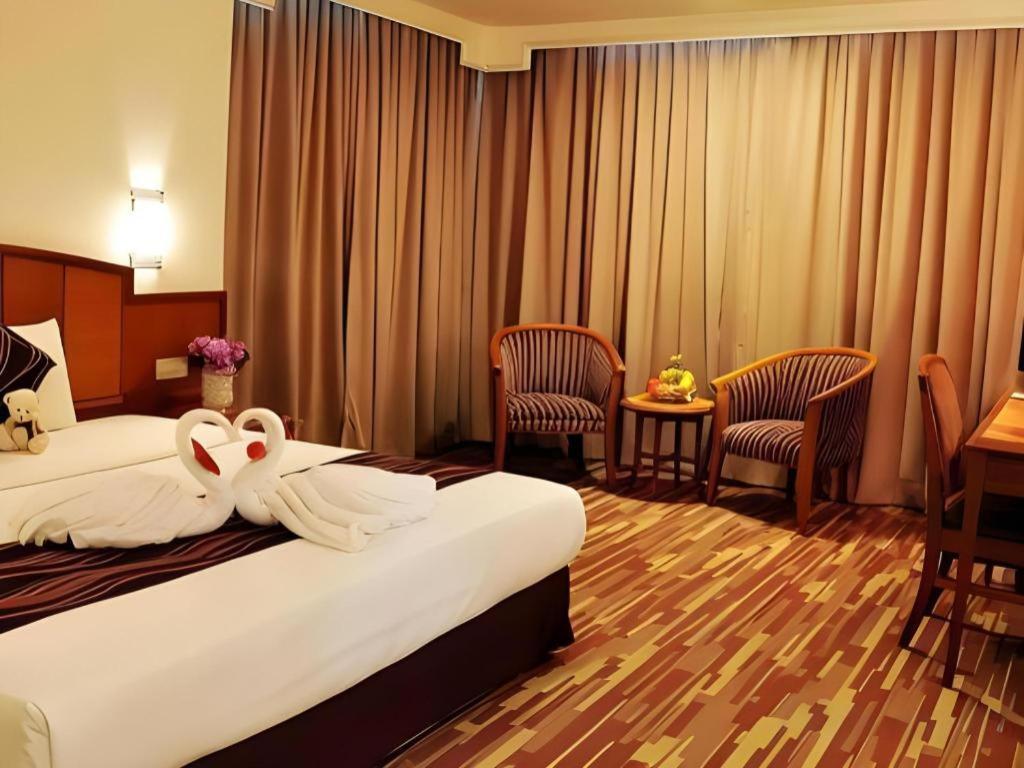 Hotel Continental Penang George Town Extérieur photo